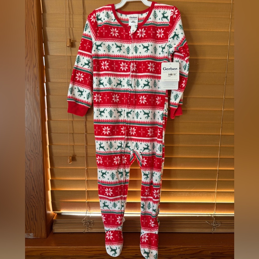 Gerber NWT  Holiday pajama Red and Green Footie with zipper. Size 3T